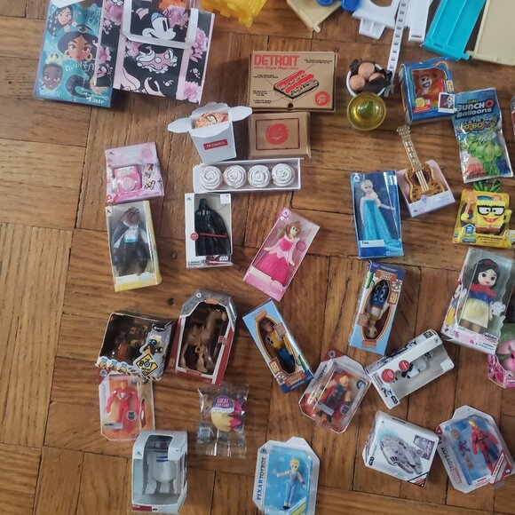 Disney Store Zuru Mini Brands - Marvel, Star Wars, Pixar, Princesses - Picture 5 of 7